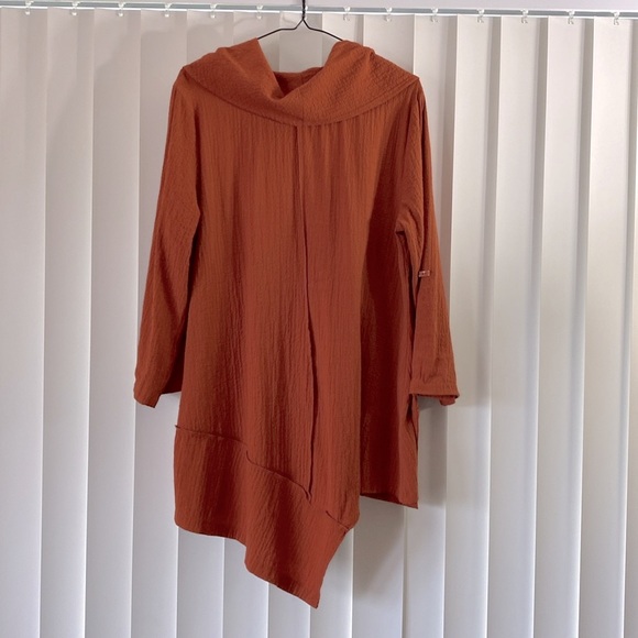 Cowl neck 3/4 sleeve tunic - Picture 2 of 4